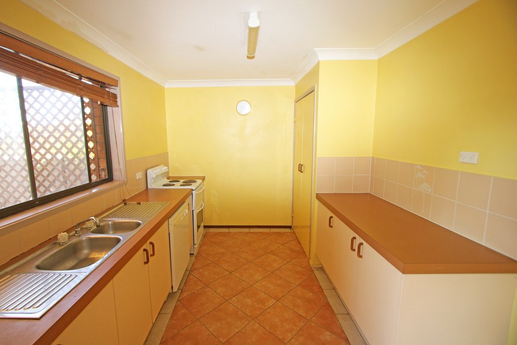 2/8 Corunna Crescent ASHMORE 6