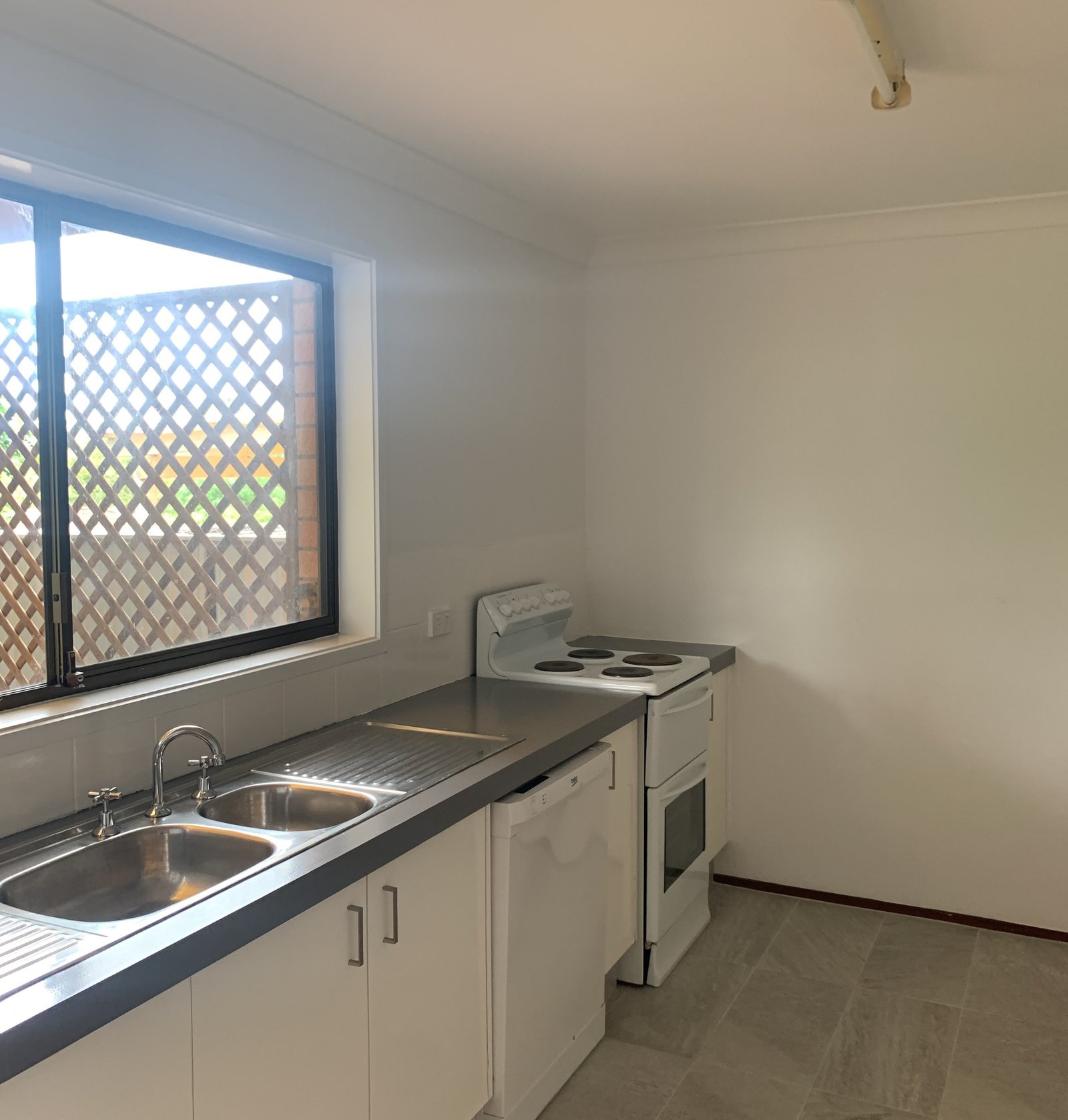 2/8 Corunna Crescent ASHMORE 6