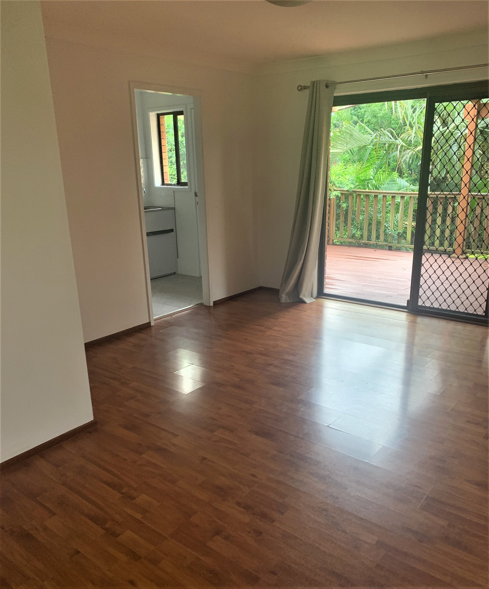 2/8 Corunna Crescent ASHMORE 8