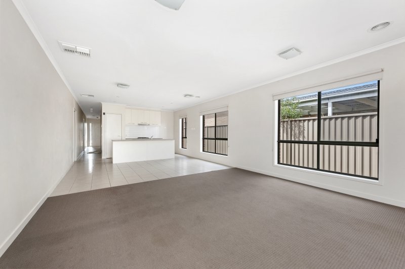 Gallery: 28 Creekstone Drive