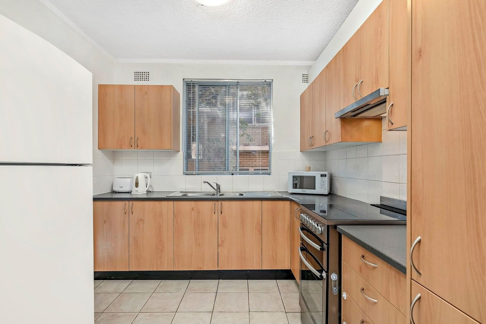 2/8 Curt Street ASHFIELD 3