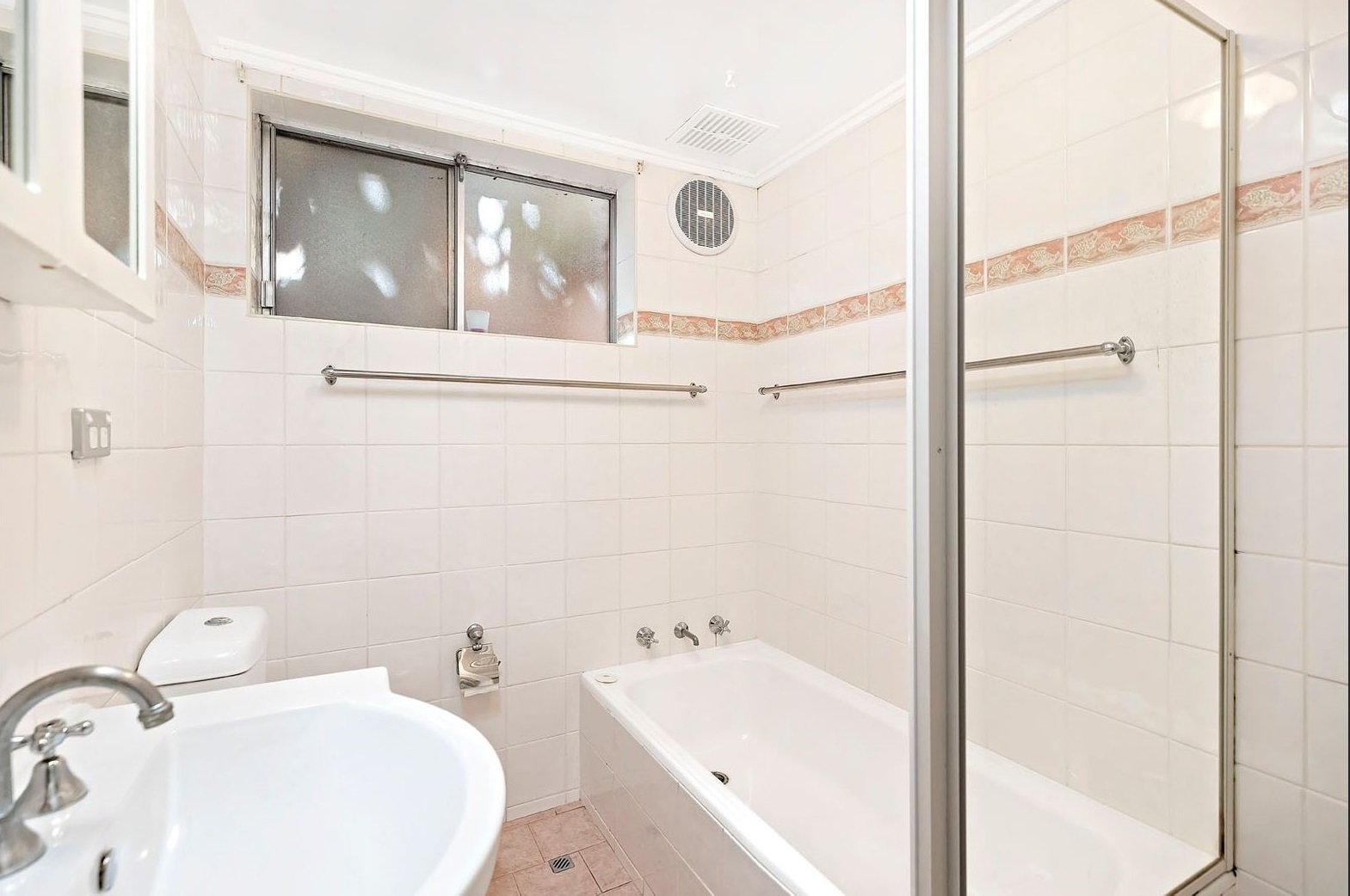 2/8 Curt Street ASHFIELD 4