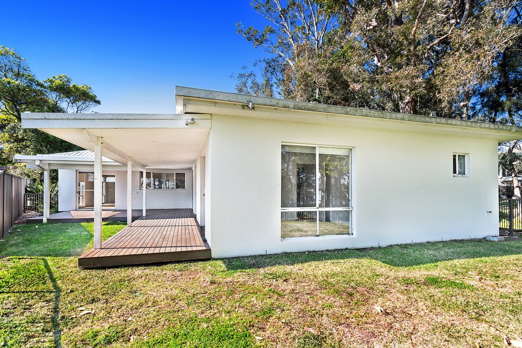 28 Danalene Parade CORLETTE 17