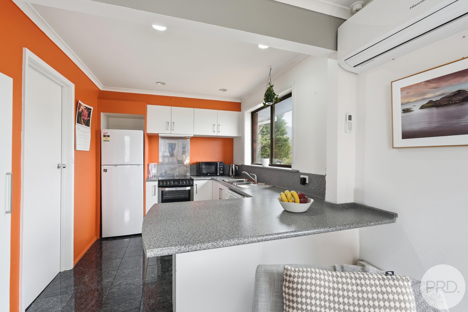 2/8 Daylesford Road GLENORCHY 9