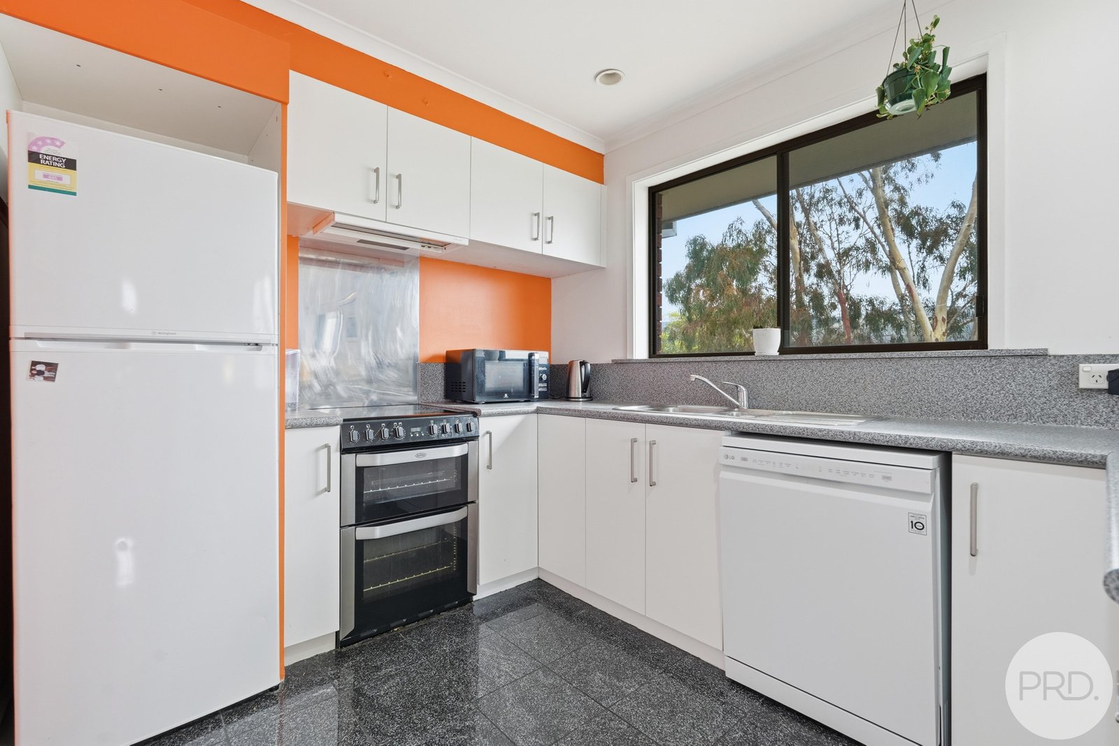 2/8 Daylesford Road GLENORCHY 10