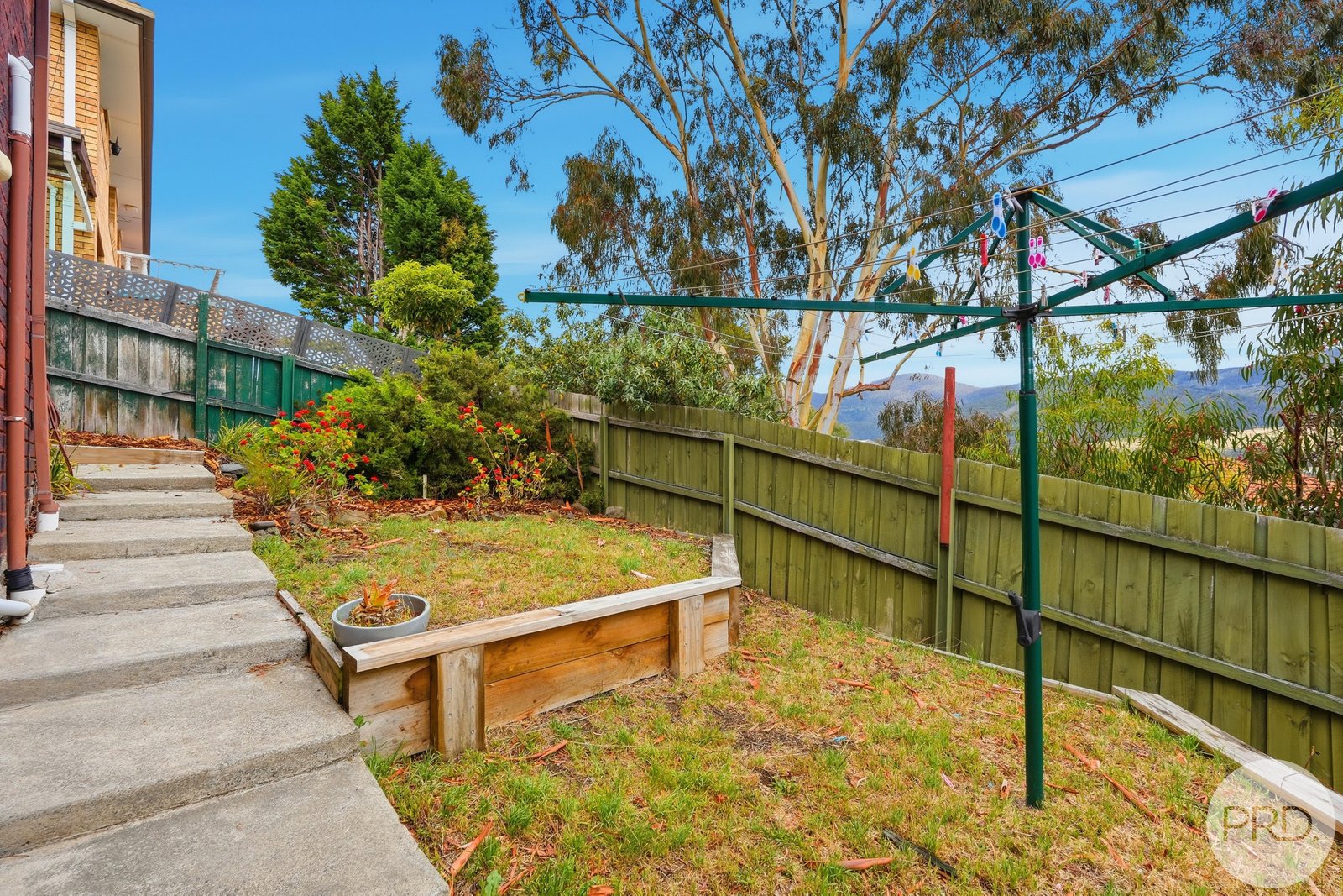 2/8 Daylesford Road GLENORCHY 16