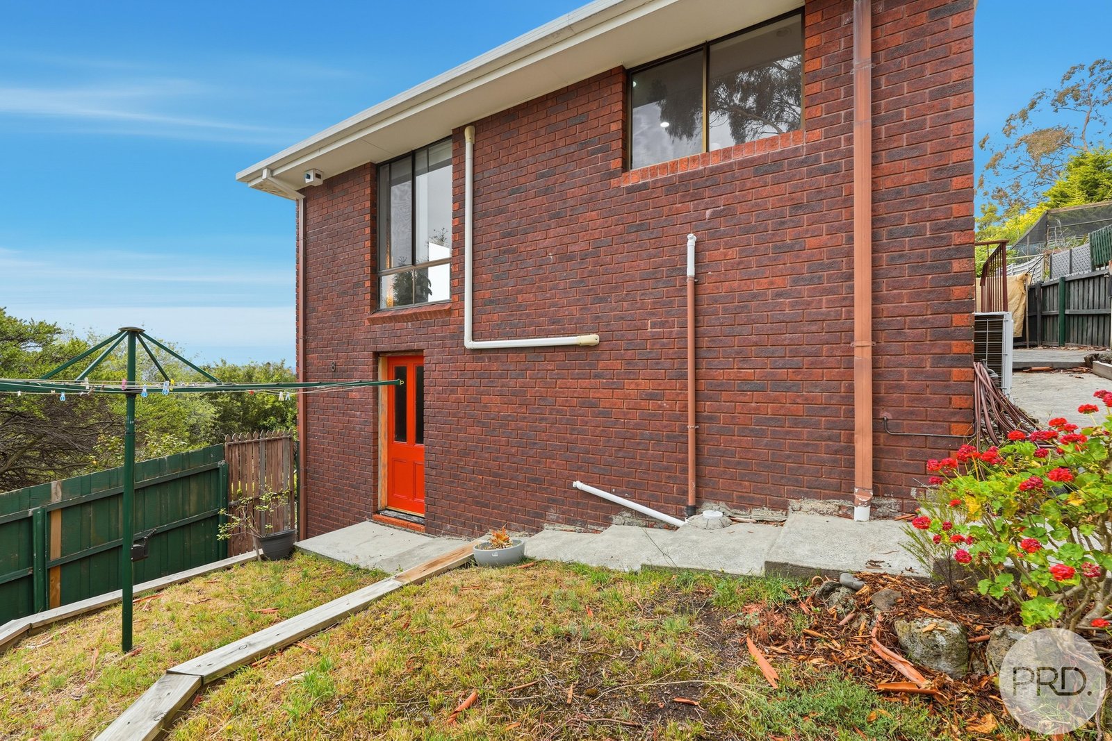 2/8 Daylesford Road GLENORCHY 17