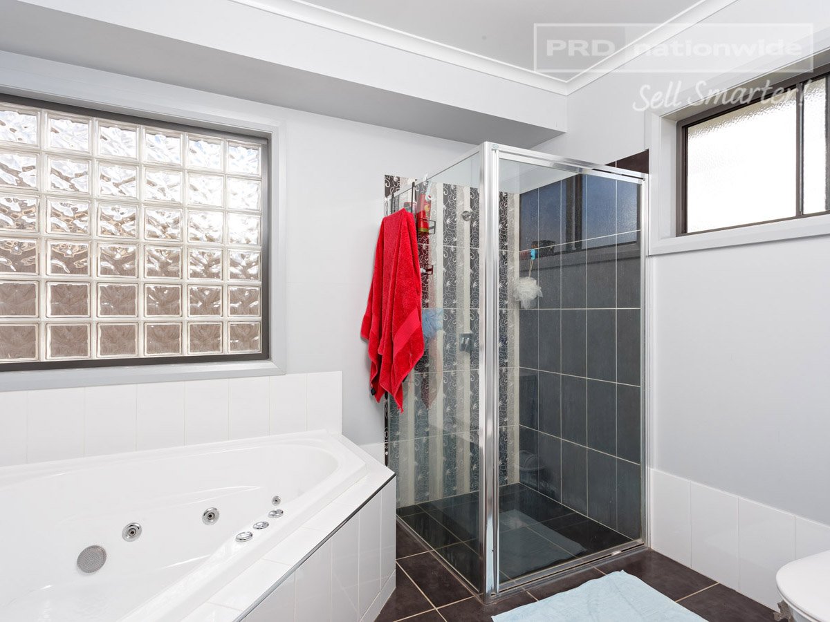28 Deakin Avenue LLOYD 5