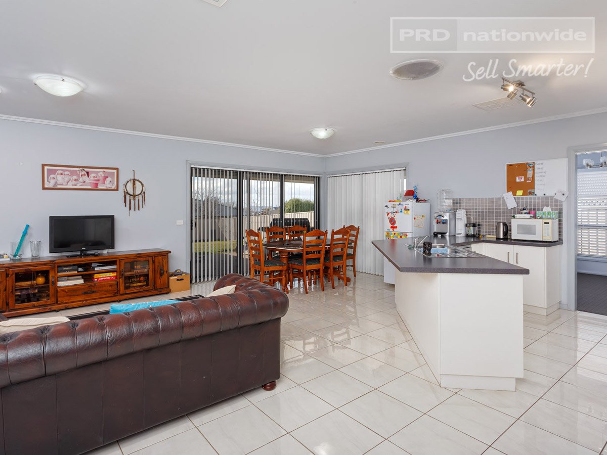 28 Deakin Avenue LLOYD 6
