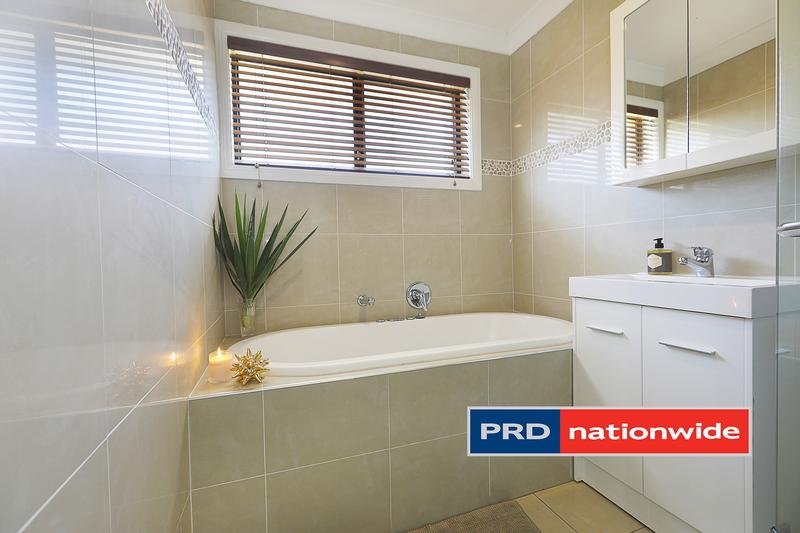 28 Deborah Crescent CAMBRIDGE PARK 12