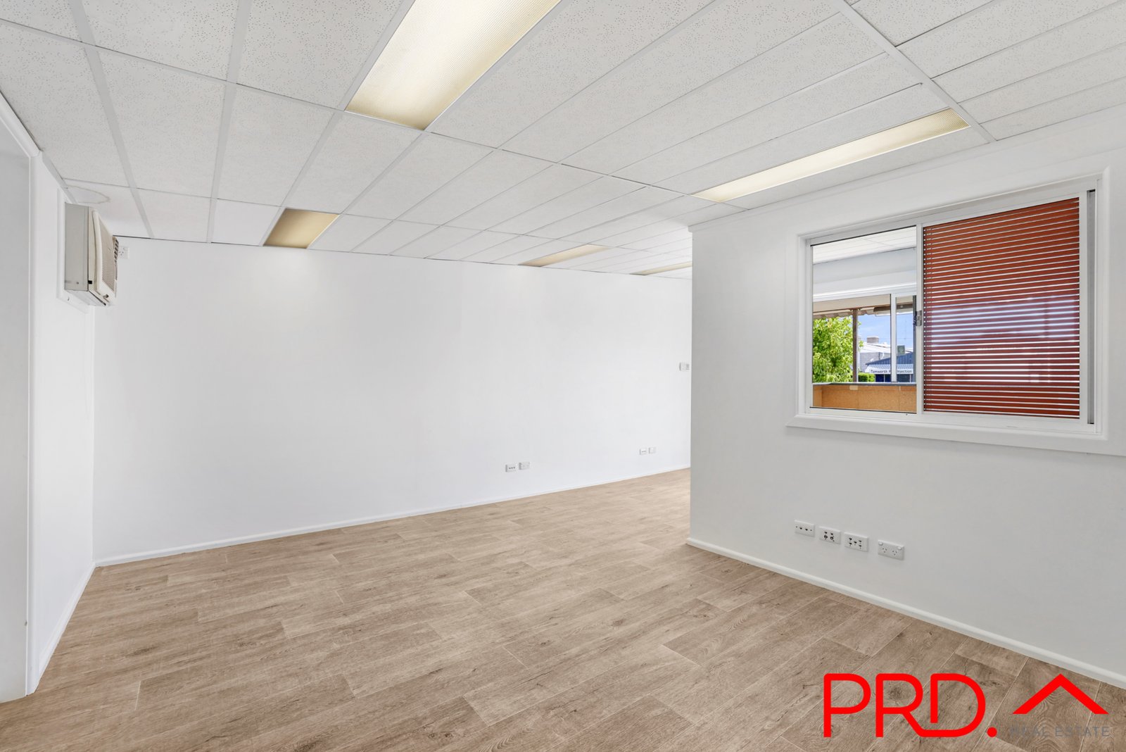 2/8 Denison Street TAMWORTH 9