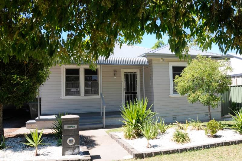 28 Diane Street TAMWORTH 1