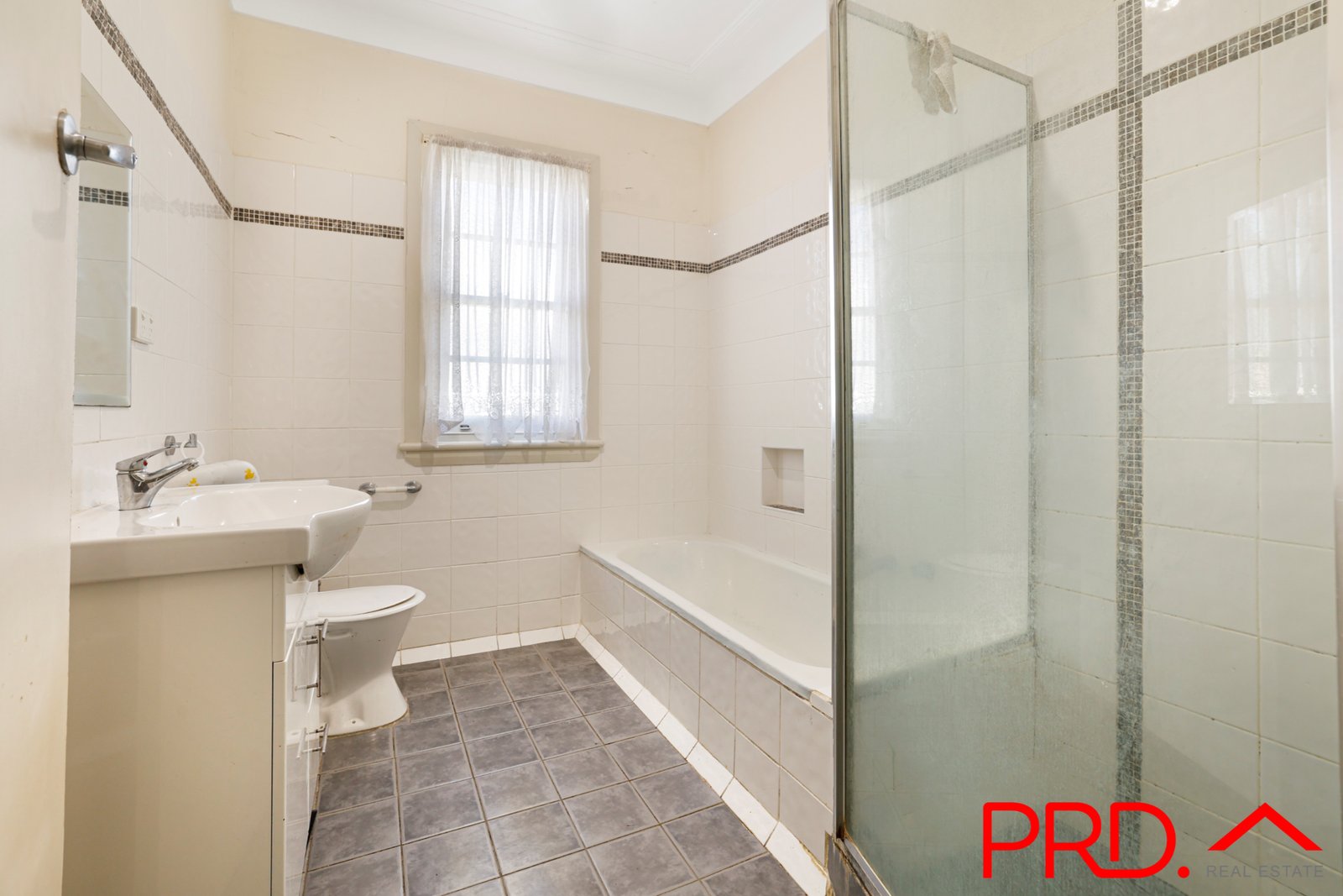 28 Diane Street TAMWORTH 5