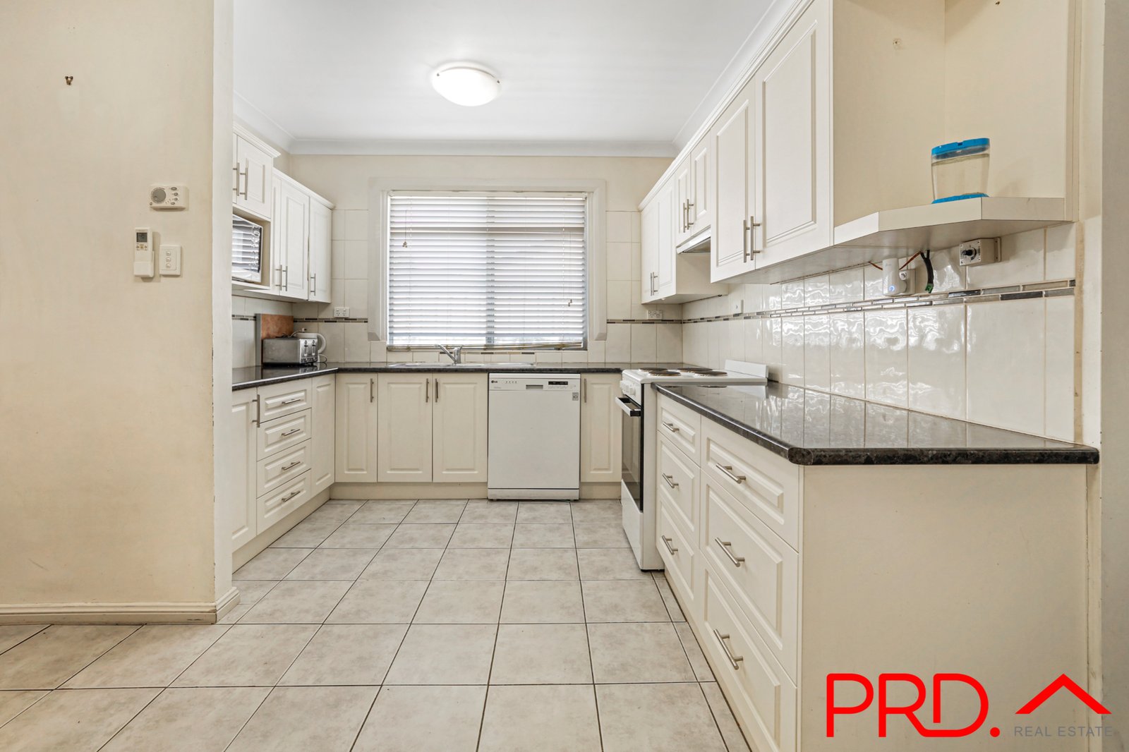 28 Diane Street TAMWORTH 7