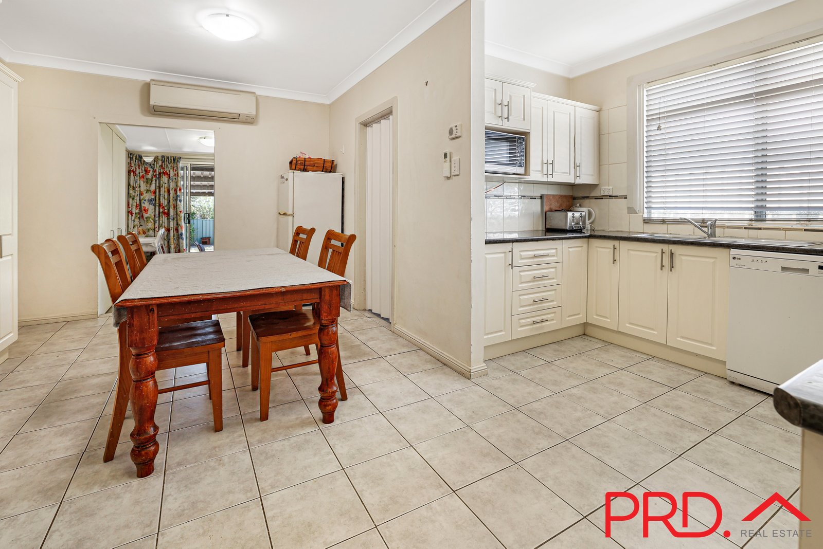 28 Diane Street TAMWORTH 9
