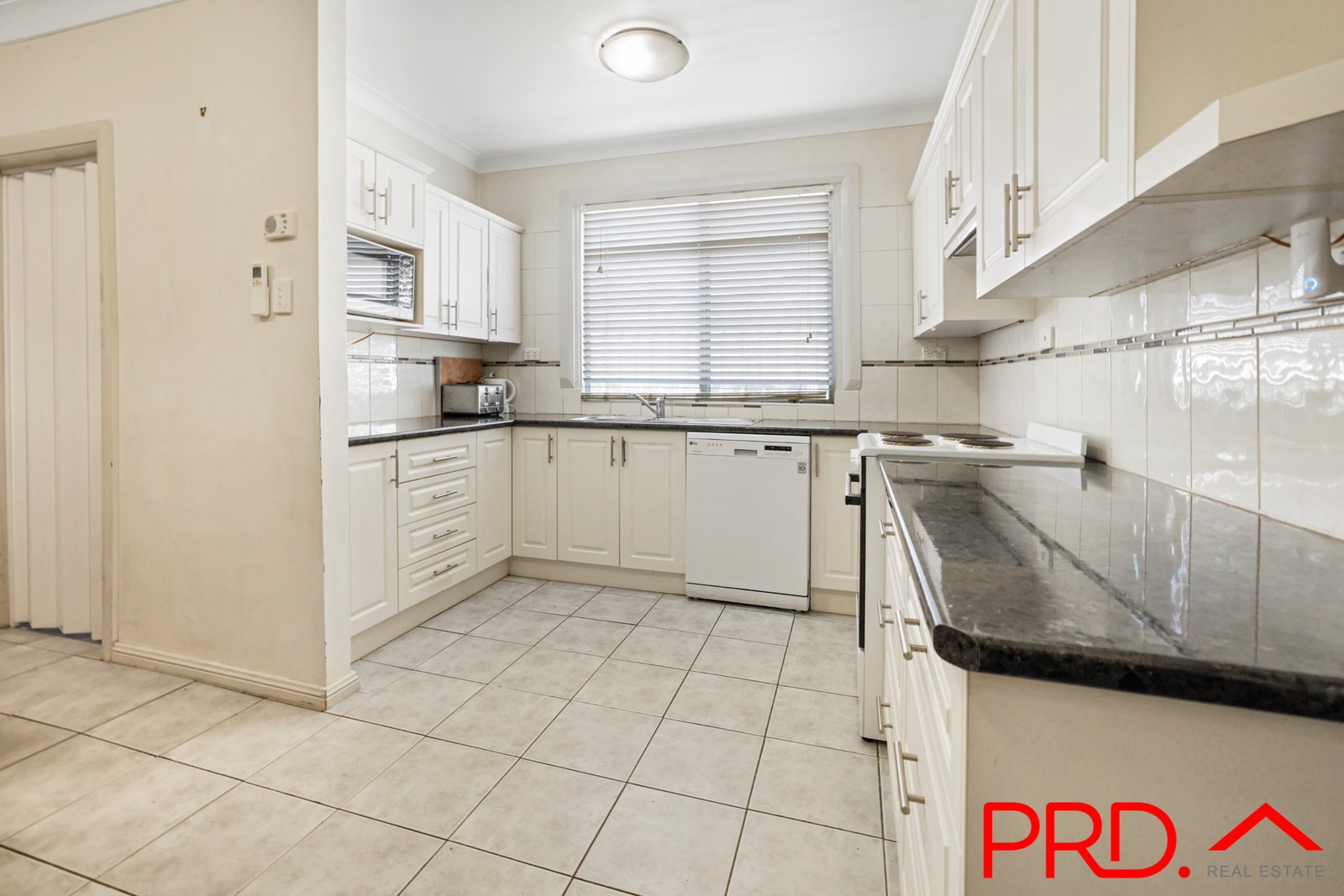 28 Diane Street TAMWORTH 11