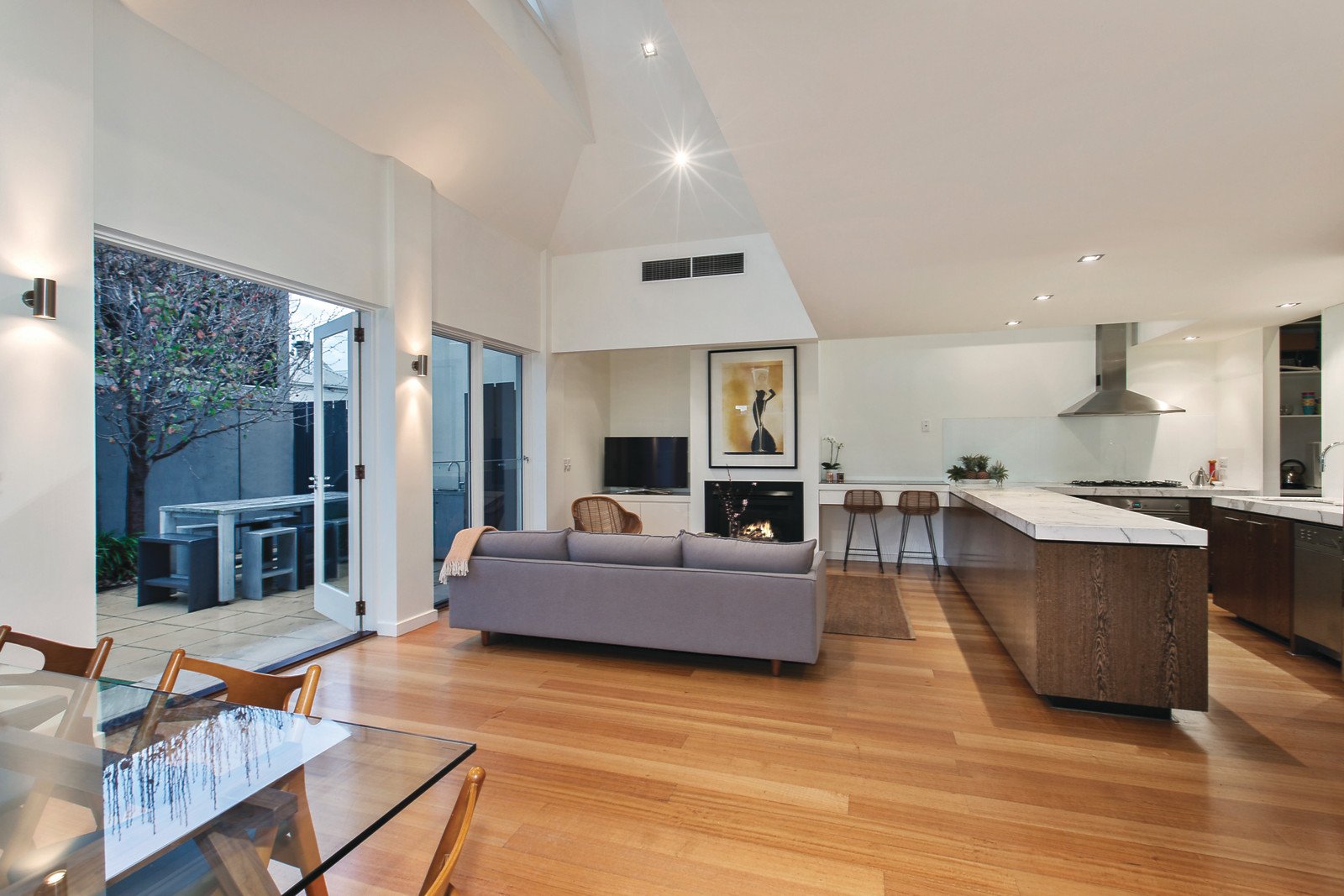 28 Dinsdale Street, Albert Park, VIC