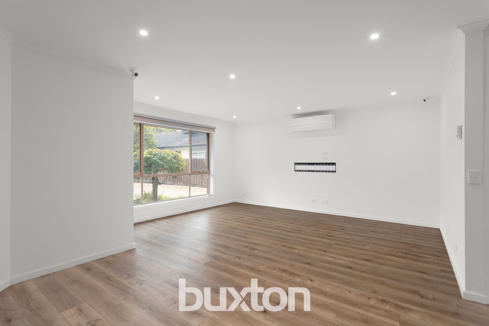 Gallery: 2/8 Dyson Road