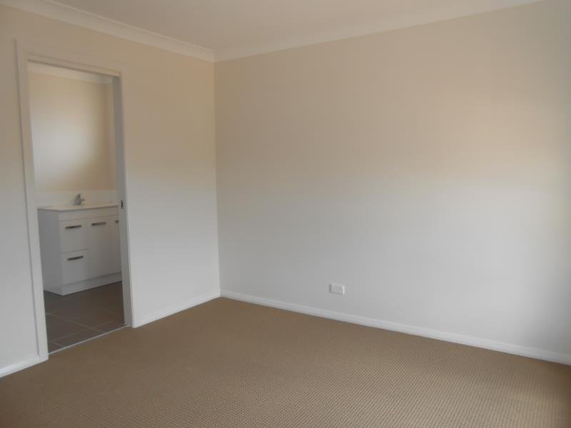 28 Eagle Avenue TAMWORTH 4