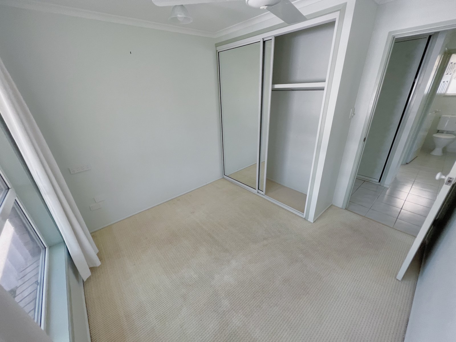 2/8 Eugenia Street BOYNE ISLAND 7