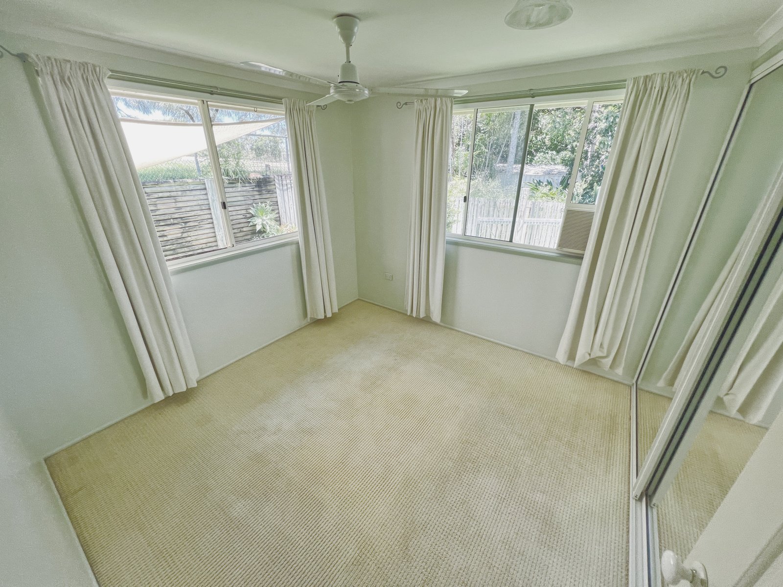 2/8 Eugenia Street BOYNE ISLAND 9