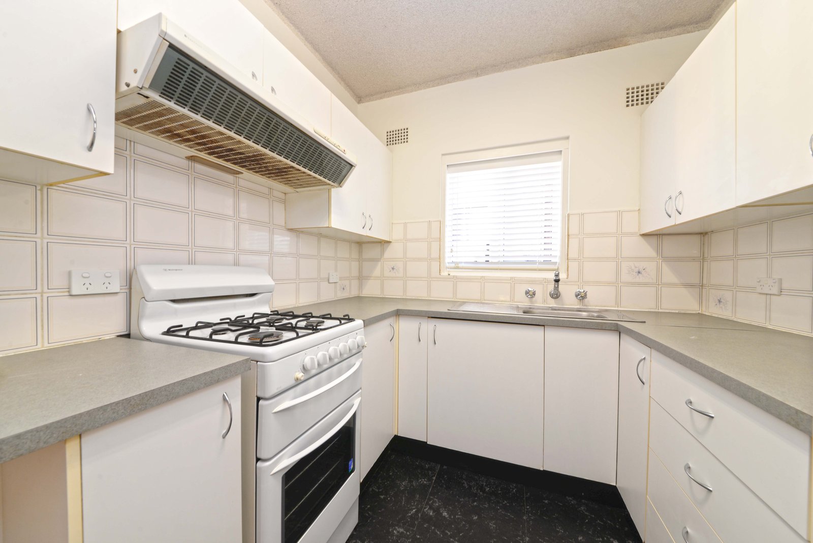 2/8 Flack Avenue HILLSDALE 2