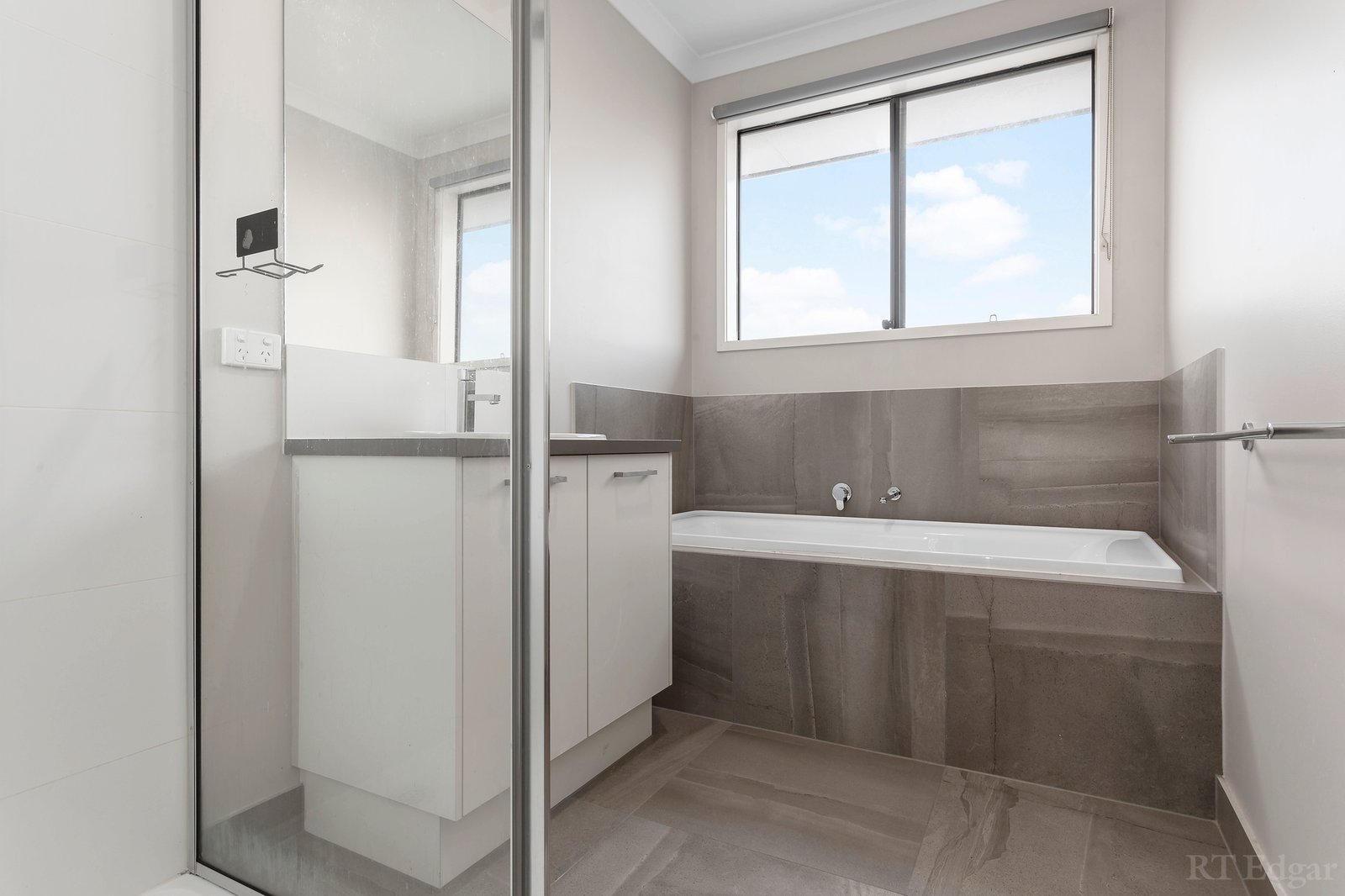 Real Estate and Property in 28 Forton Crescent, Cranbourne West, VIC