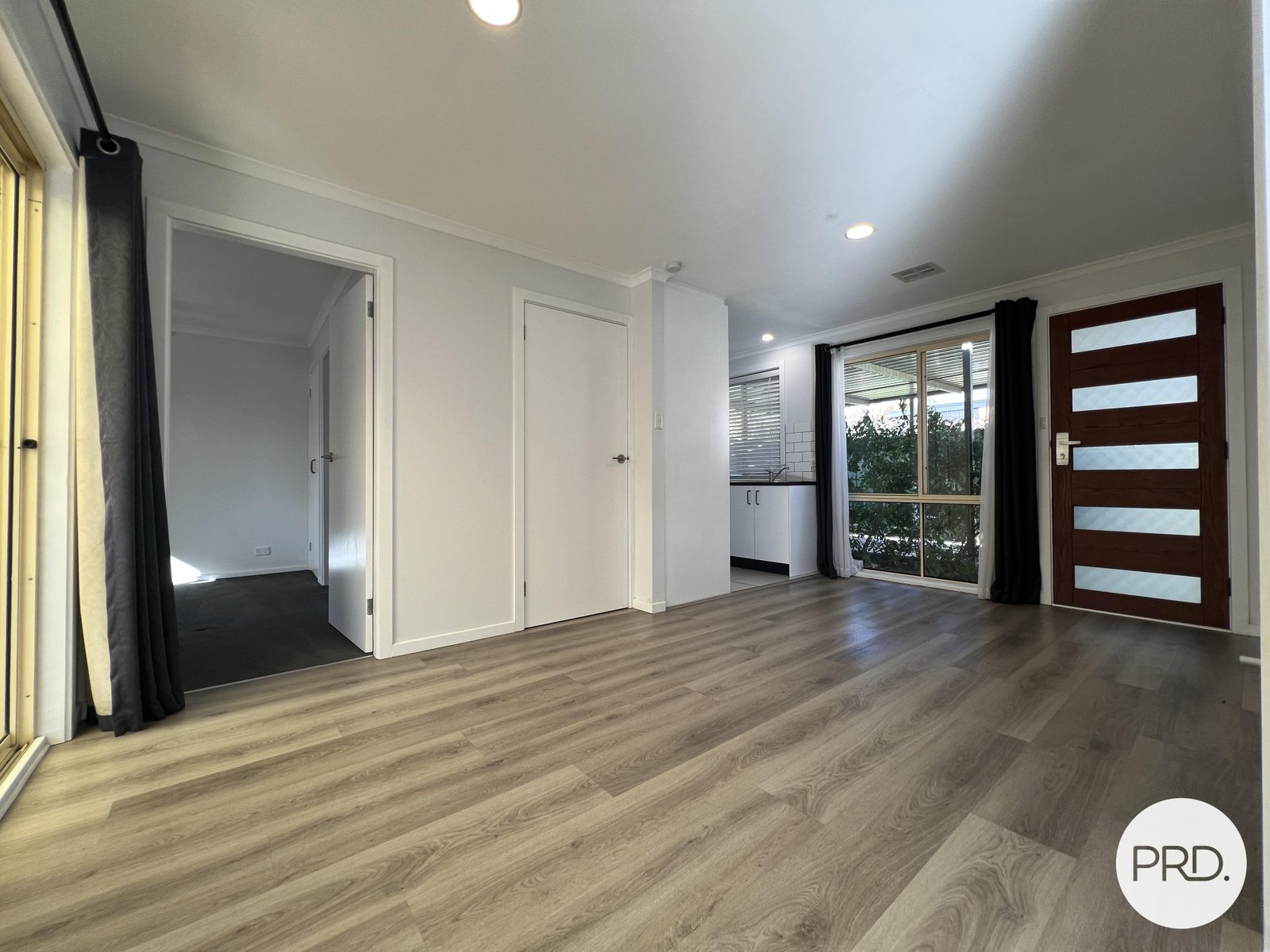 2/8 Frederick Street CRESTWOOD 3