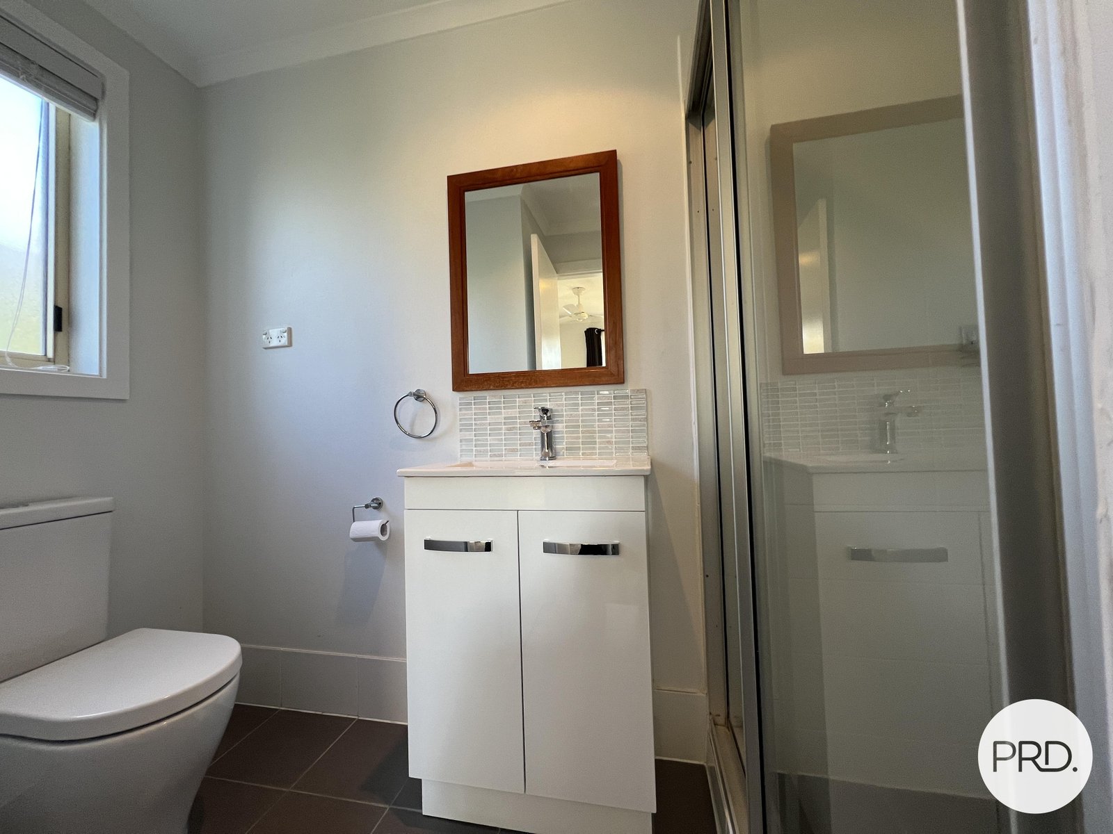 2/8 Frederick Street CRESTWOOD 8