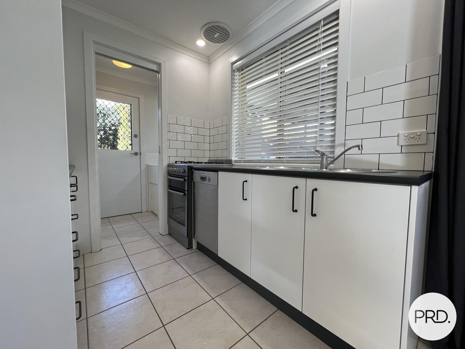 2/8 Frederick Street CRESTWOOD 5