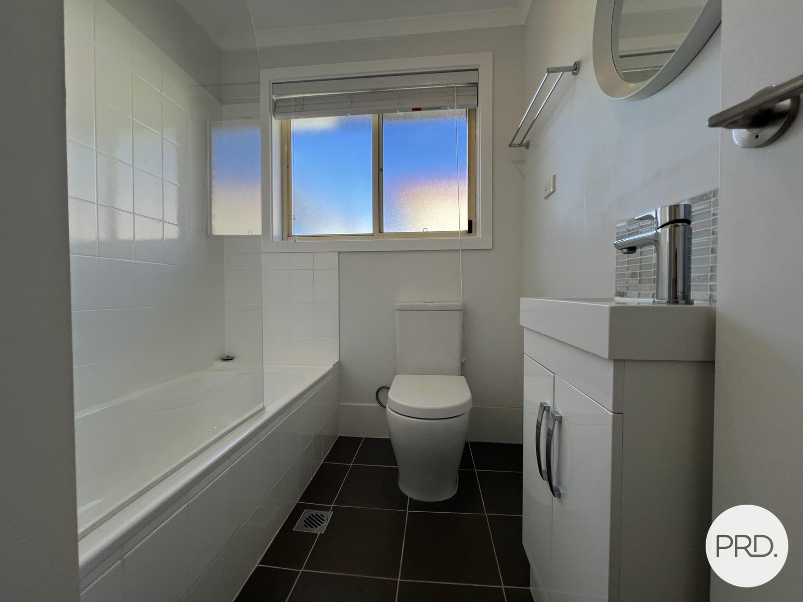 2/8 Frederick Street CRESTWOOD 10