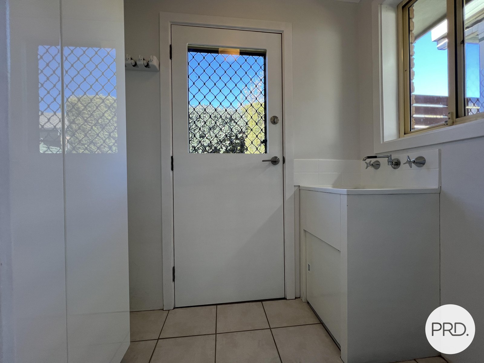 2/8 Frederick Street CRESTWOOD 11