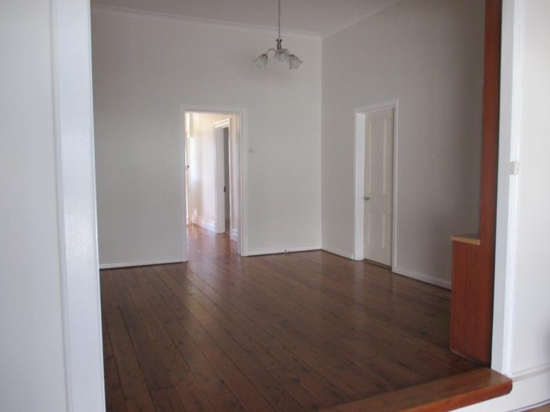 28 Gipps Street TAMWORTH 4