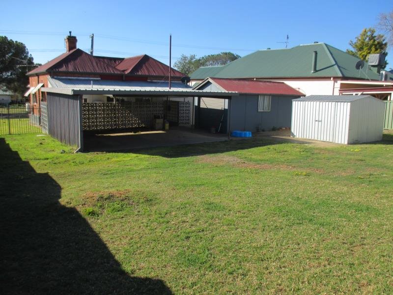 28 Gipps Street TAMWORTH 9