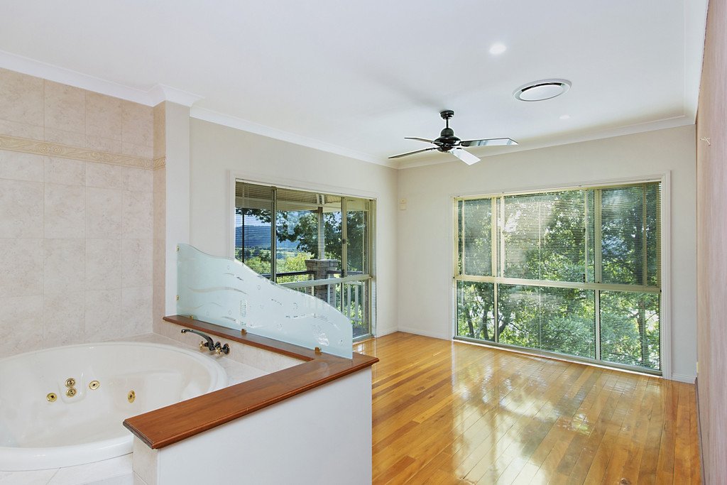 28 Glenbrae Dr  TERRANORA 9