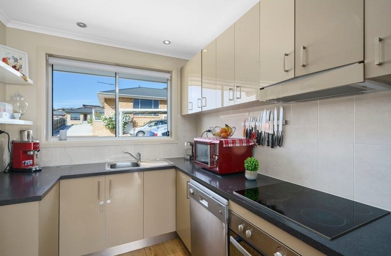 2/8 Glenfern Street HOWRAH 3