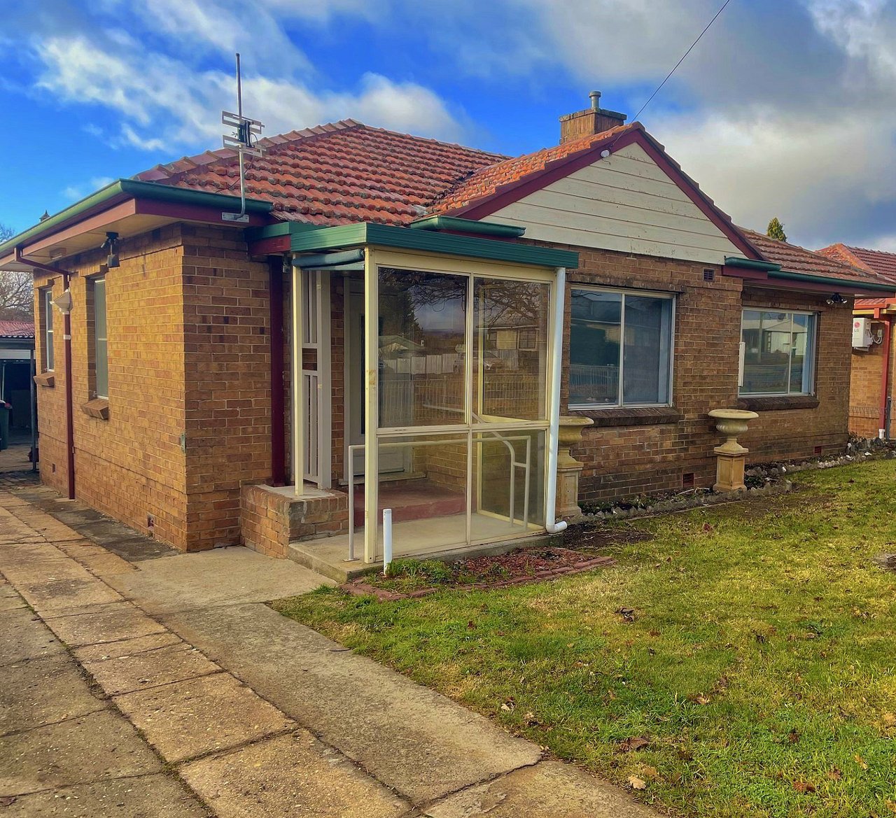 28 Glenroi Ave  ORANGE 7