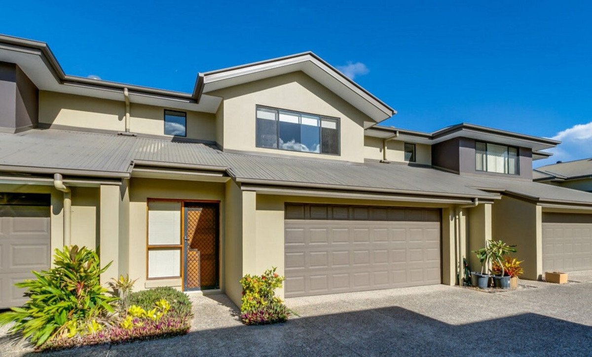 2/8 Gordon Street Labrador 2