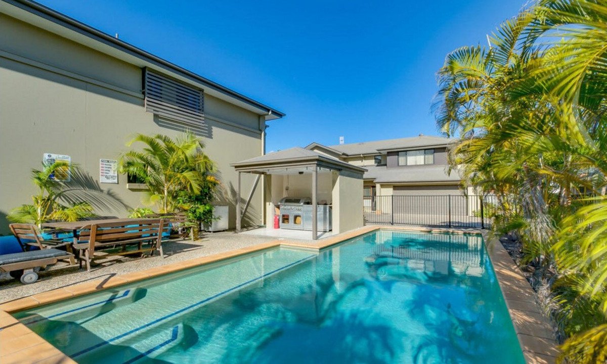 2/8 Gordon Street Labrador 3