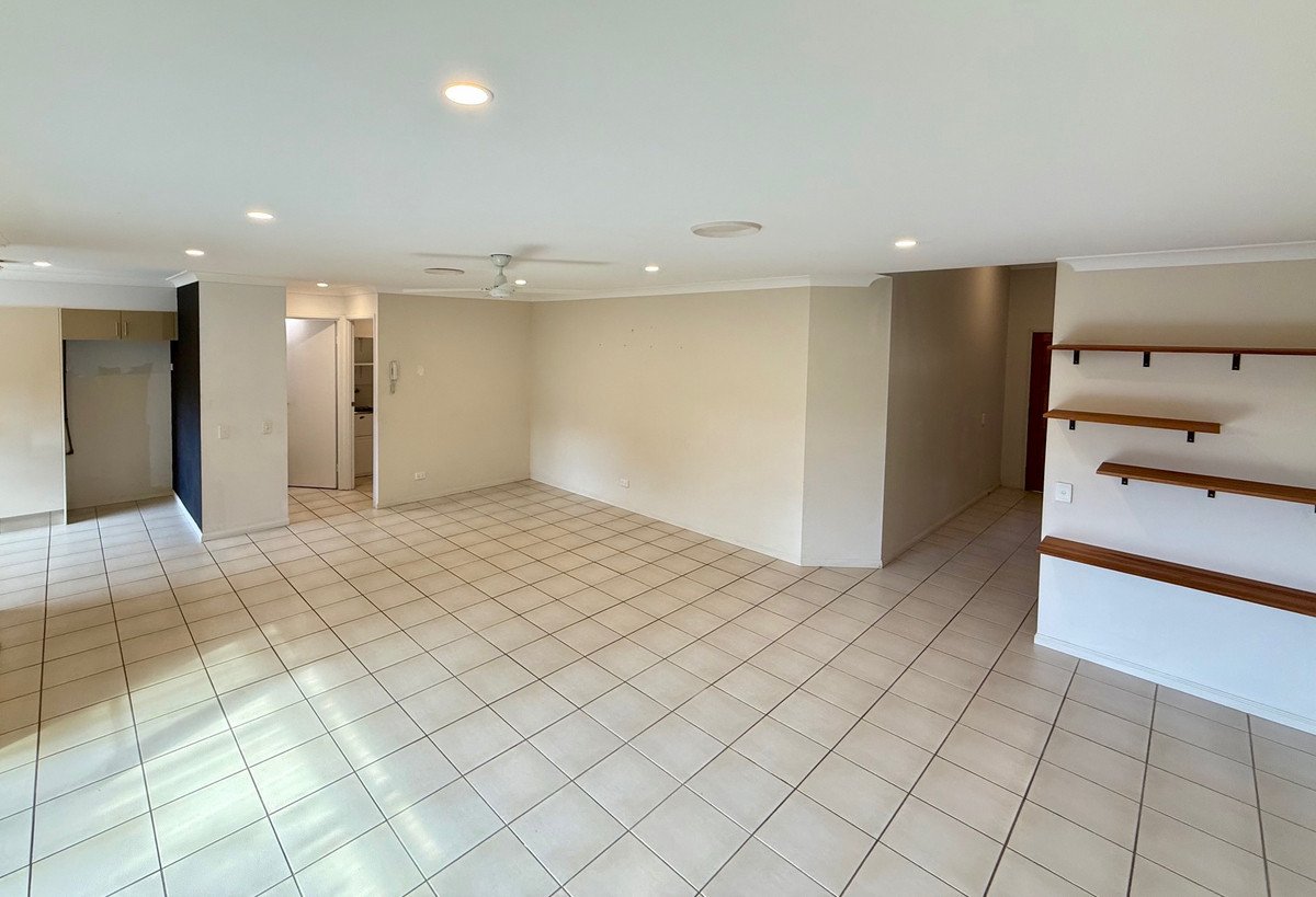 2/8 Gordon Street Labrador 4