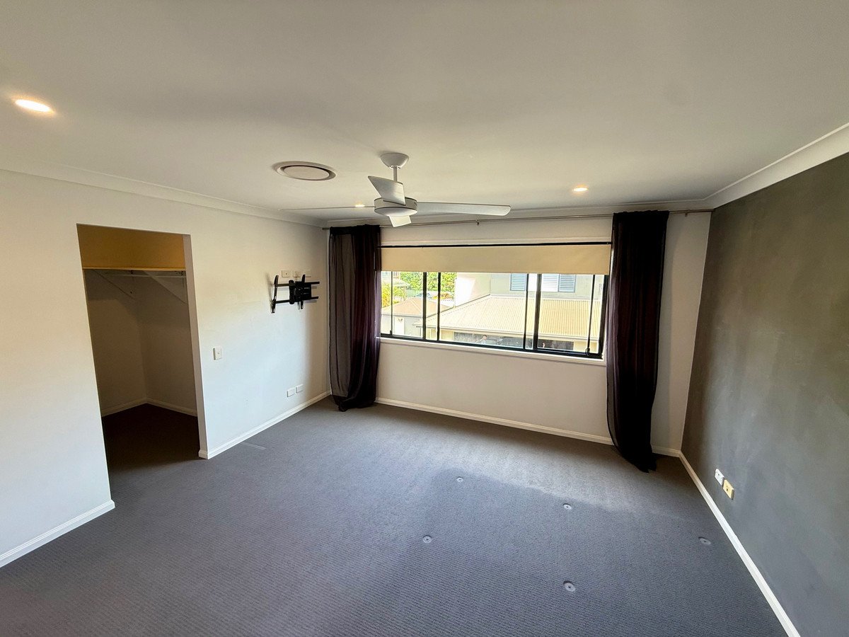 2/8 Gordon Street Labrador 8