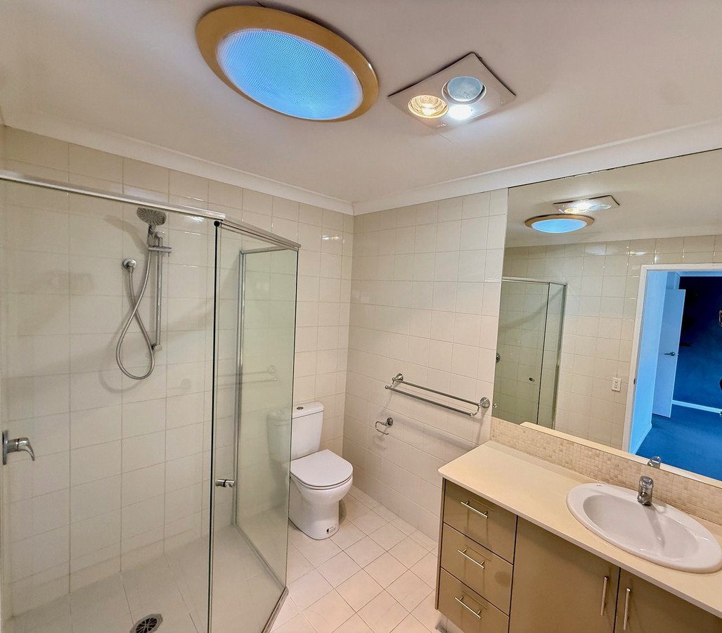 2/8 Gordon Street Labrador 10