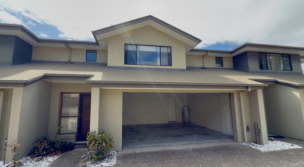 2/8 Gordon Street Labrador 15