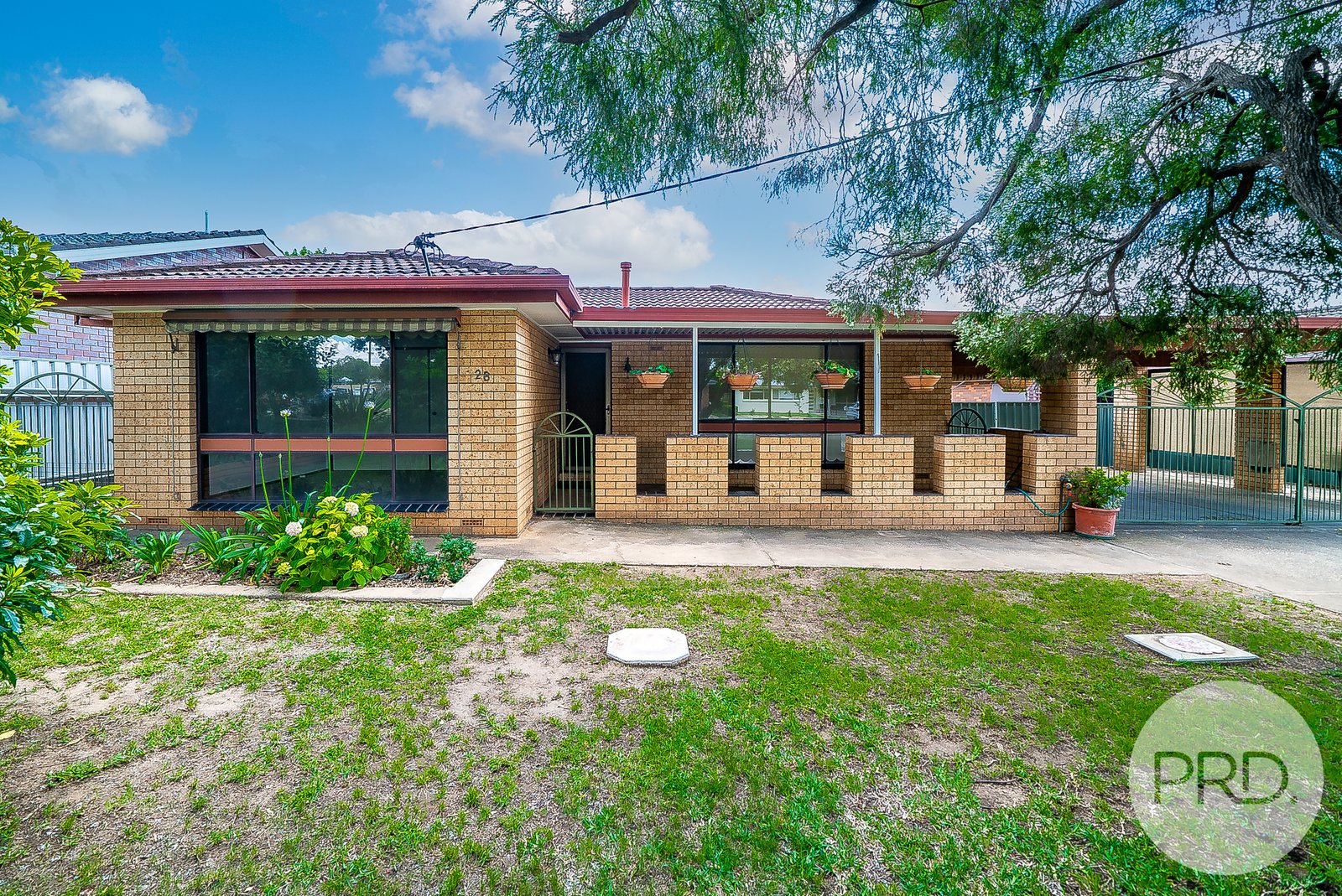 28 Gregory Crescent LAKE ALBERT 1