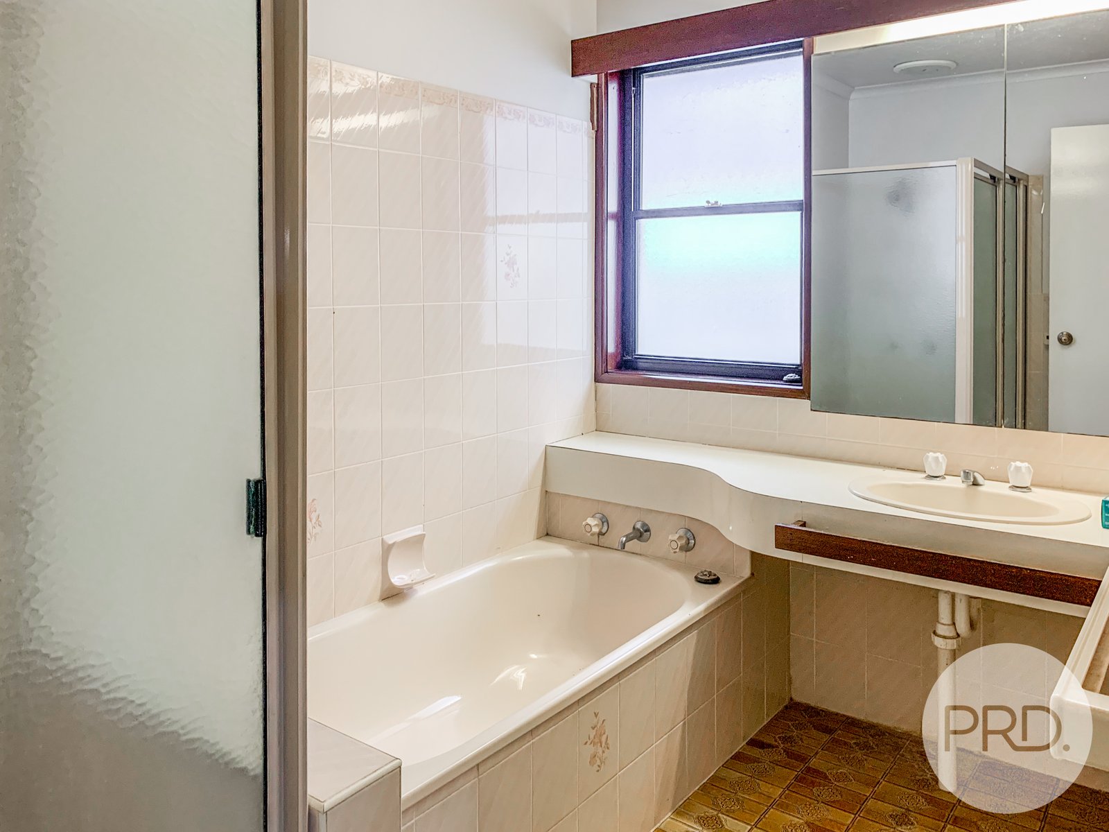 28 Gregory Crescent LAKE ALBERT 8