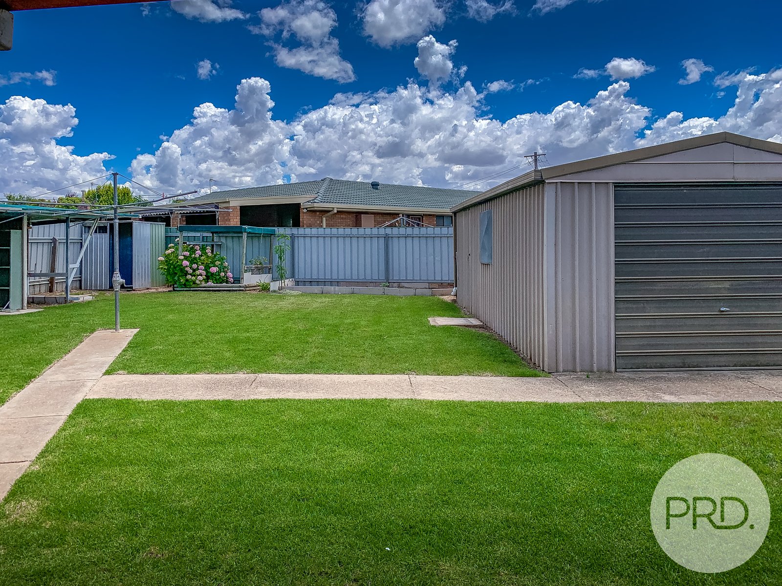 28 Gregory Crescent LAKE ALBERT 9