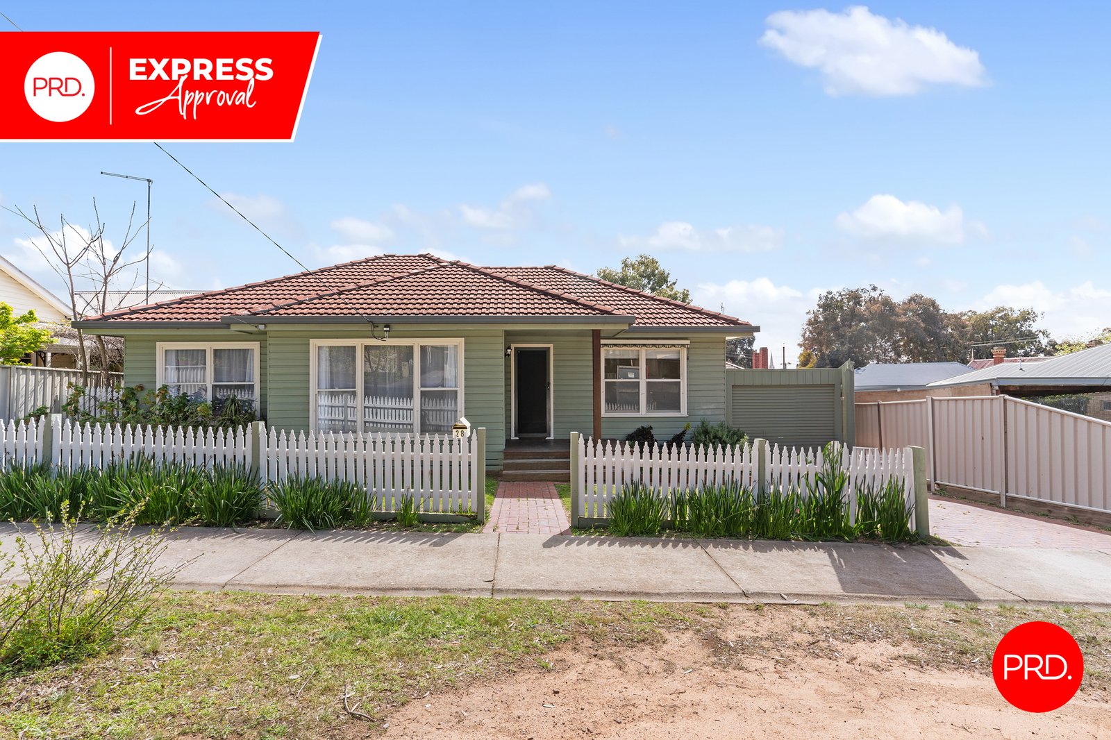 28 Hamlet Street QUARRY HILL 2