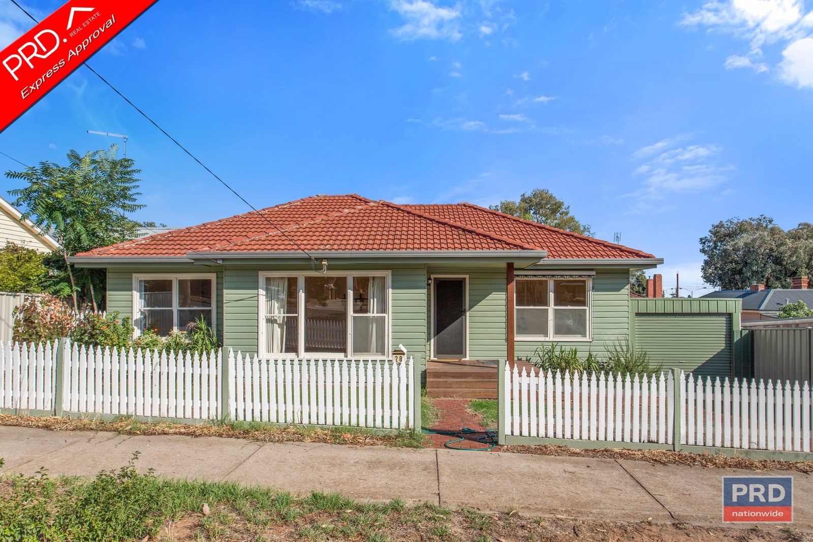 28 Hamlet Street QUARRY HILL 2