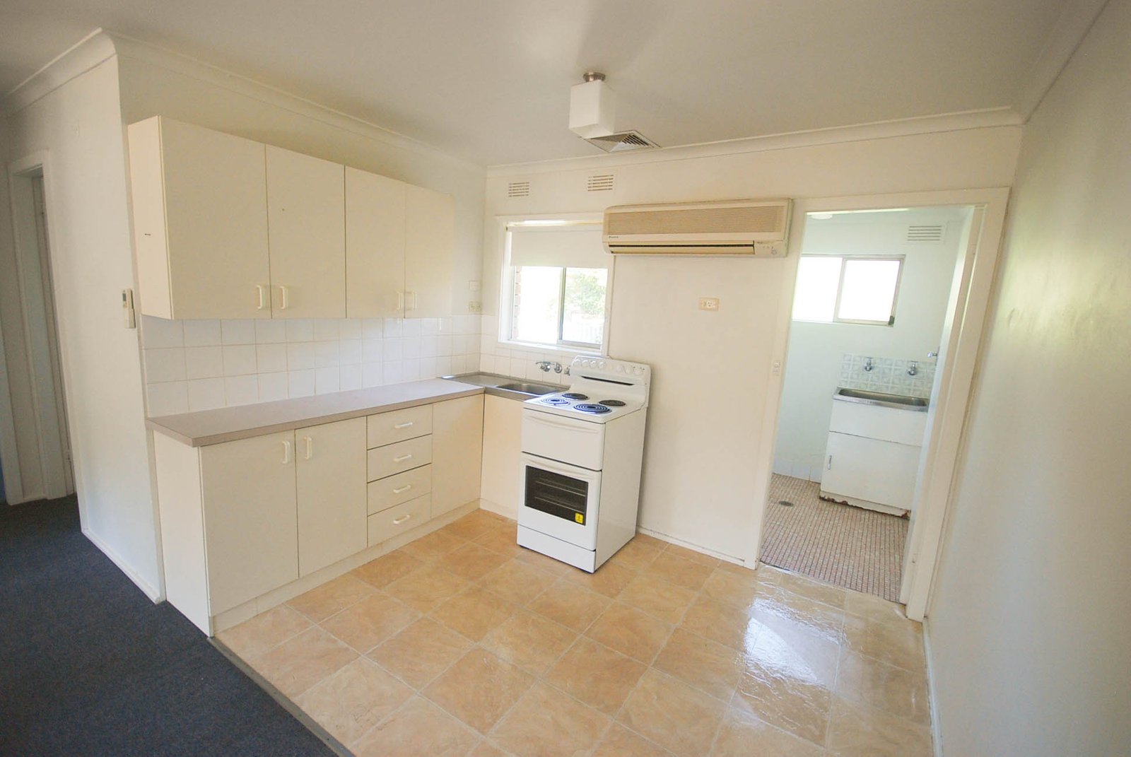 2/8 Higgins Avenue WAGGA WAGGA 2