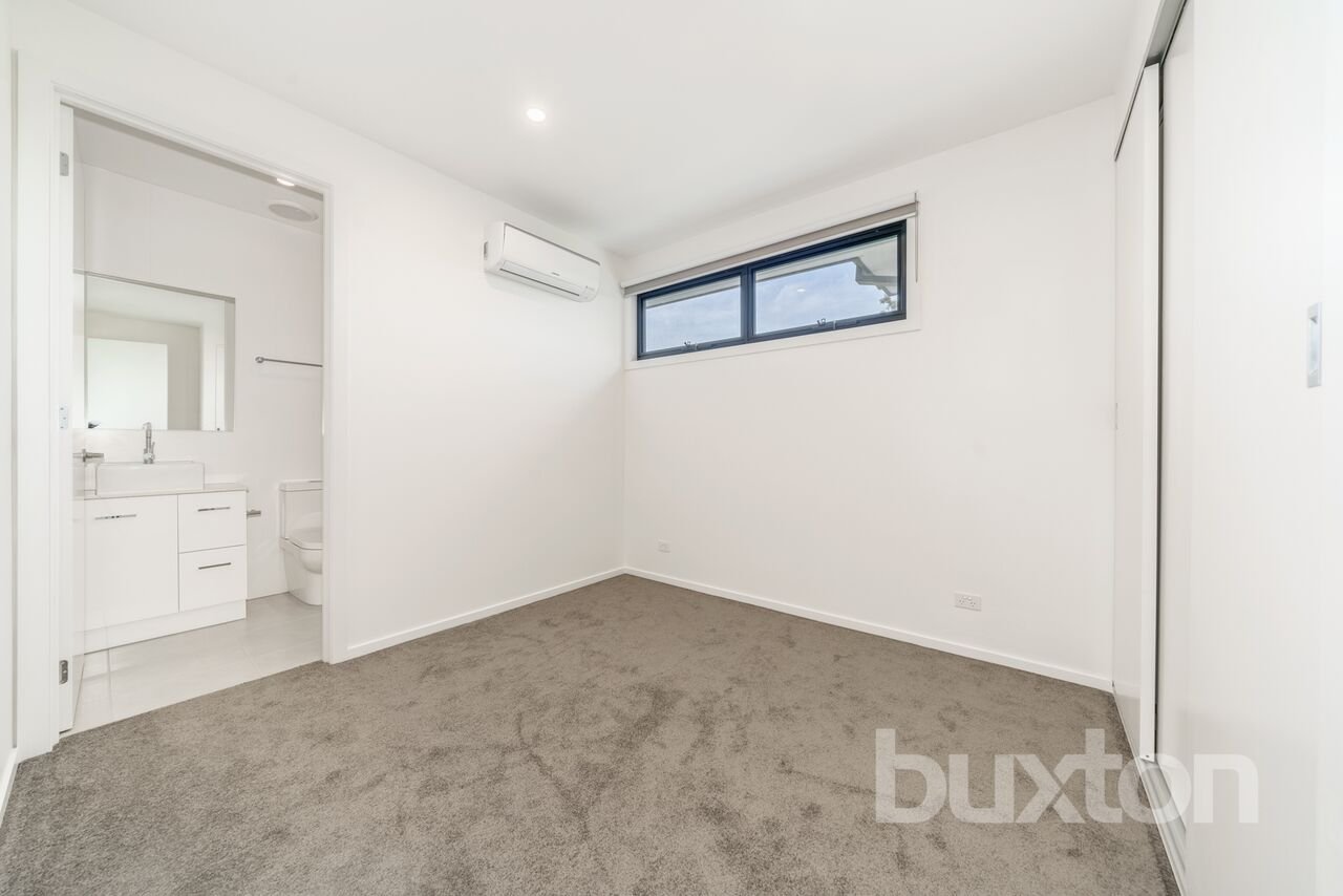 Gallery: 2/8 Highclere Avenue